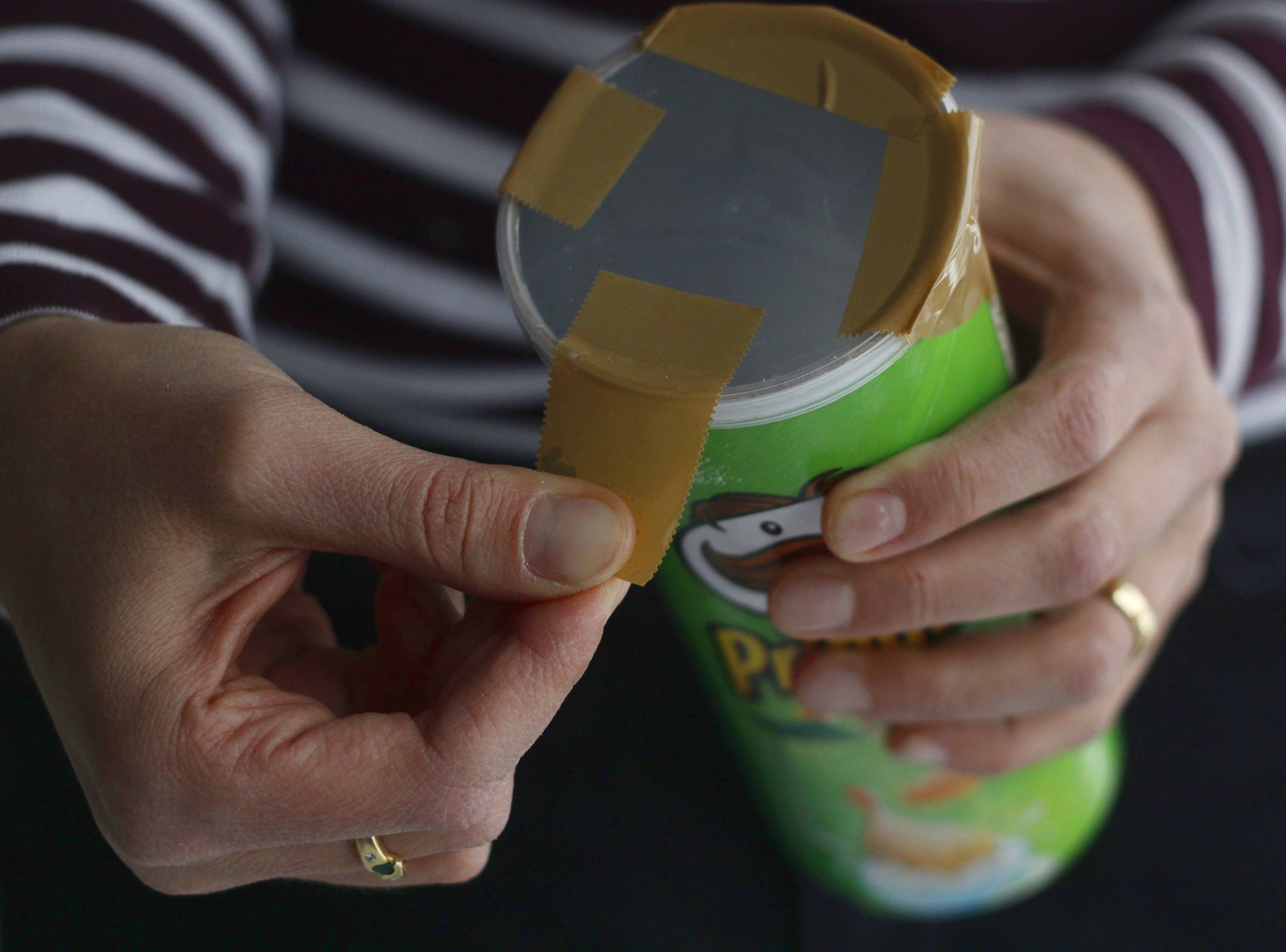 Firmly taping lid to the can to avoid soap batter seeping out.