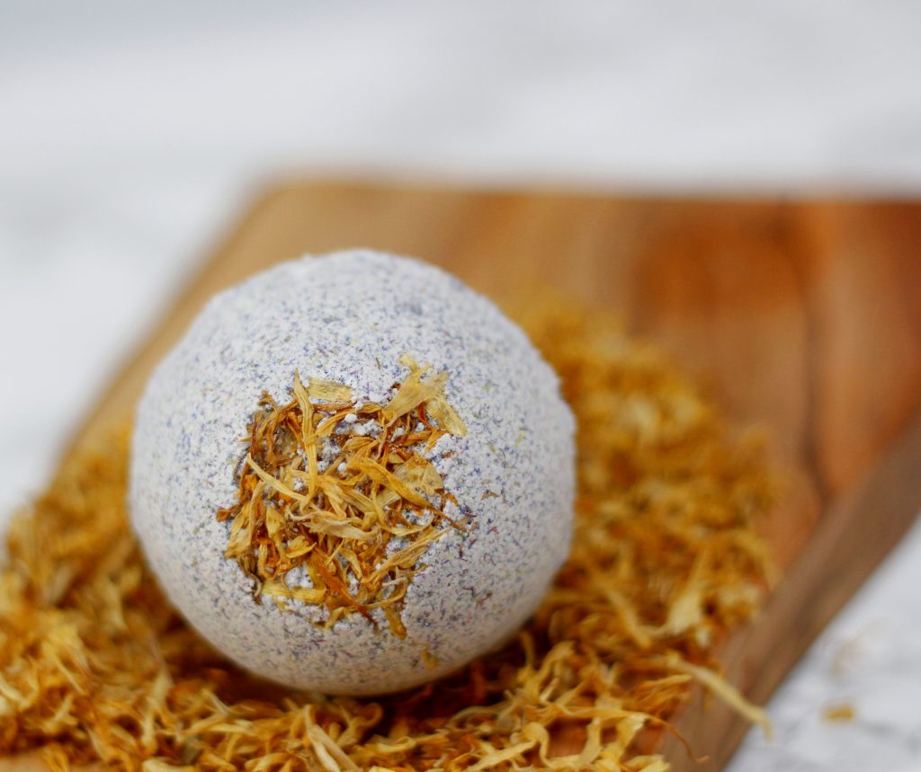 How to make 2 different bath bombs using the same natural ingredients