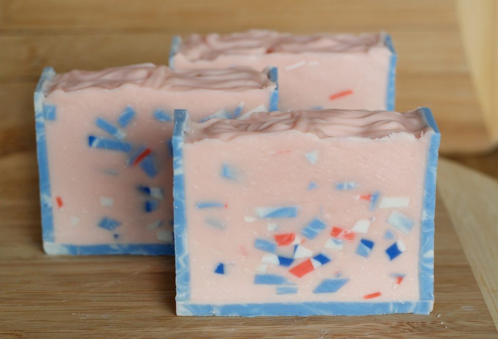 Thick trace in cold process soap can work with some recipes, techniques and designs but not in others. #coldprocess #soap #soapmaking