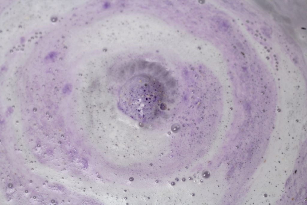 Fizzing Lavender Oatmeal Cupcake Bath Bomb DIY