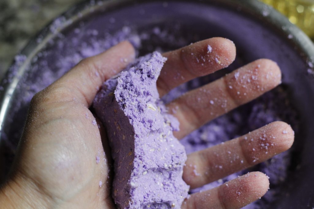 consistency Lavender Oatmeal Cupcake Bath Bomb DIY