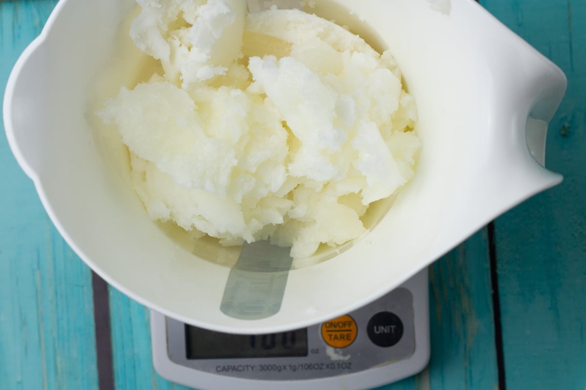 coconut oil and tallow measured.